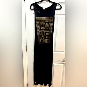 Black/gold sleeveless dress.